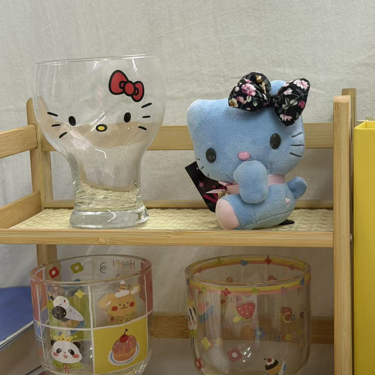 Blue Hello Kitty Floral Print  - огляд і ціна Good Floral & Wedding Decor Supply